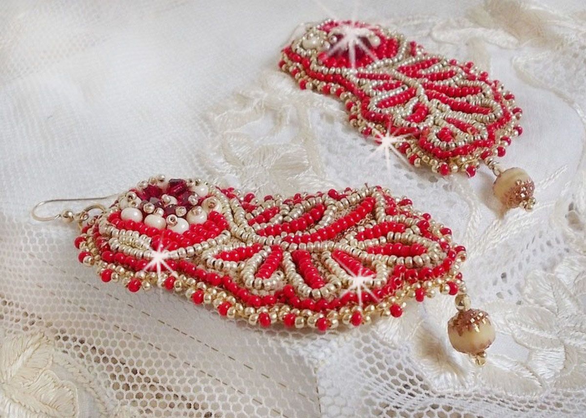 BO Renaissance bestickt mit Swarovski-Kristallen, Facettenschliff Antique Ivory, Rocailles und Haken in 14 Karat Gold Filled