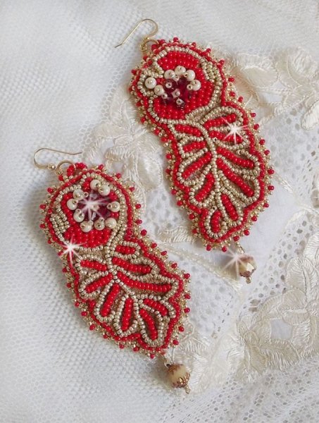 BO Renaissance bestickt mit Swarovski-Kristallen, Facettenschliff Antique Ivory, Rocailles und Haken in 14 Karat Gold Filled