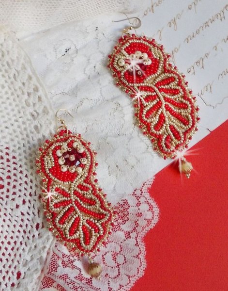 BO Renaissance bestickt mit Swarovski-Kristallen, Facettenschliff Antique Ivory, Rocailles und Haken in 14 Karat Gold Filled