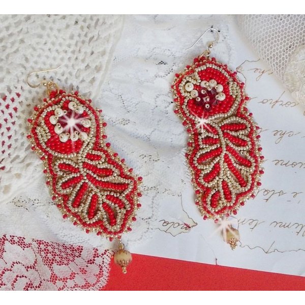 BO Renaissance bestickt mit Swarovski-Kristallen, Facettenschliff Antique Ivory, Rocailles und Haken in 14 Karat Gold Filled