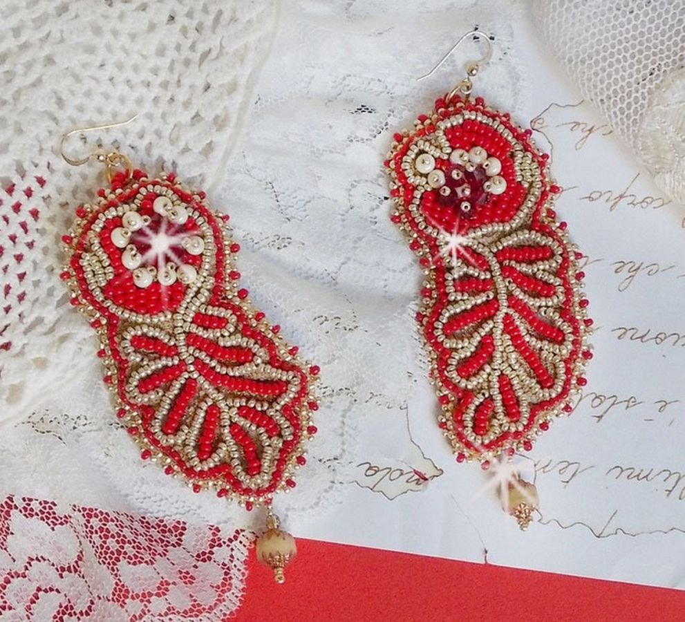 BO Renaissance bestickt mit Swarovski-Kristallen, Facettenschliff Antique Ivory, Rocailles und Haken in 14 Karat Gold Filled