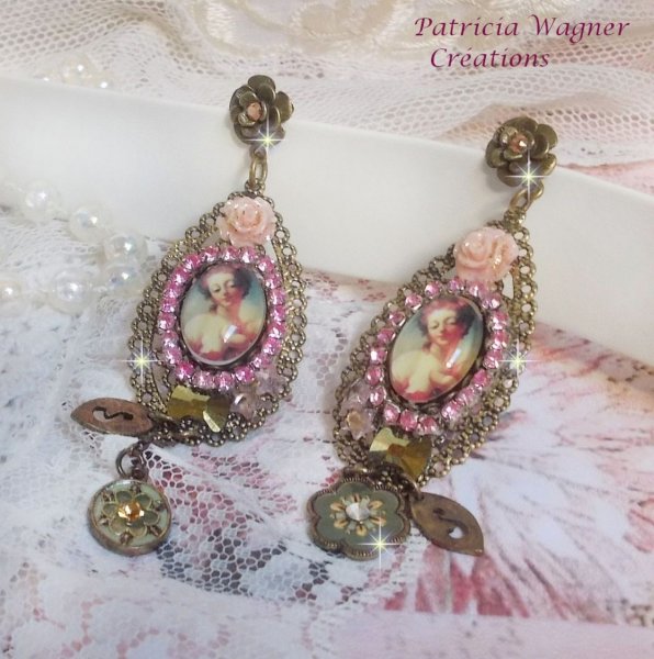 BO Rosal&egrave;ne kreiert mit Kristallen, Harzblumen, Charms und verschiedenen Materialien 