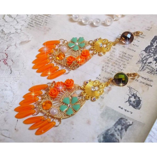 BO Rosengarten Orange Rosen, kreiert mit Strasssteinen und Cabochons aus Swarovski-Kristall, Blumen, orangefarbenen Dolchen, Glascabochons und hochwertigen Accessoires