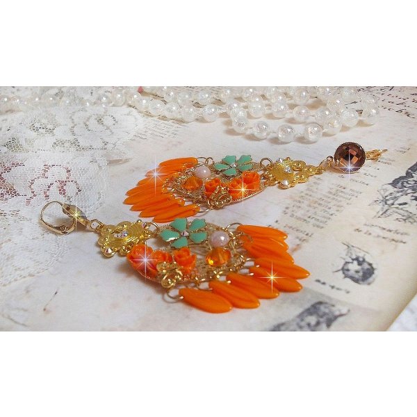 BO Rosengarten Orange Rosen, kreiert mit Strasssteinen und Cabochons aus Swarovski-Kristall, Blumen, orangefarbenen Dolchen, Glascabochons und hochwertigen Accessoires