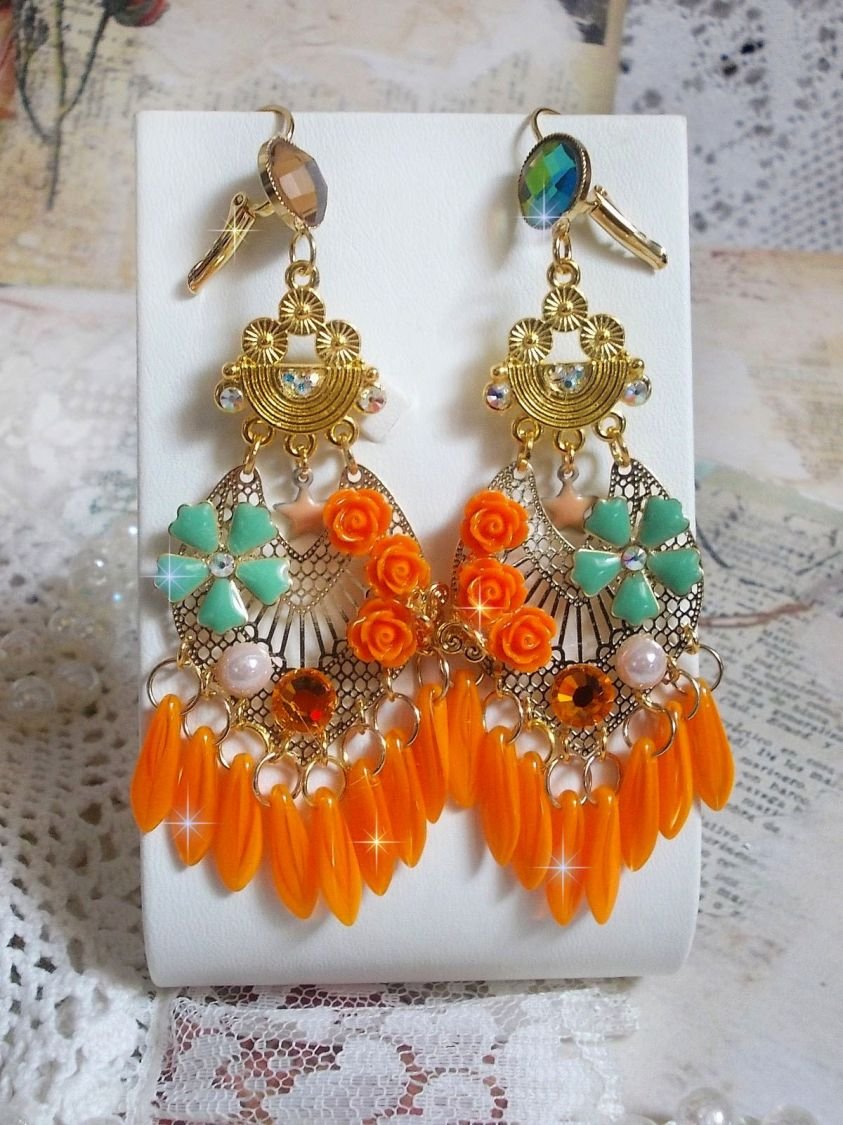 BO Rosengarten Orange Rosen, kreiert mit Strasssteinen und Cabochons aus Swarovski-Kristall, Blumen, orangefarbenen Dolchen, Glascabochons und hochwertigen Accessoires