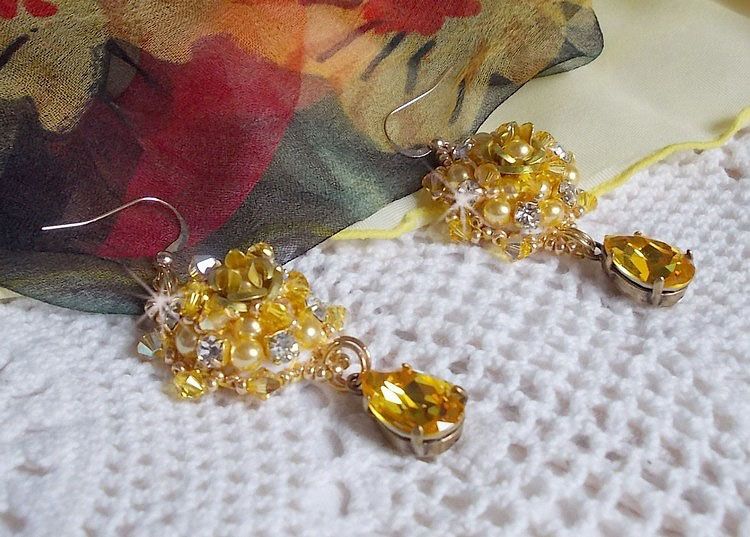 BO Sunflower Gold bestickt mit Swarovski-Kristallen, Metallrosen und Miyuki-Rocailles