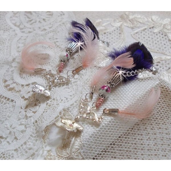 BO Tendre Purple avec des cristaux de Swarovski, des plumes et des perles en porcelaine