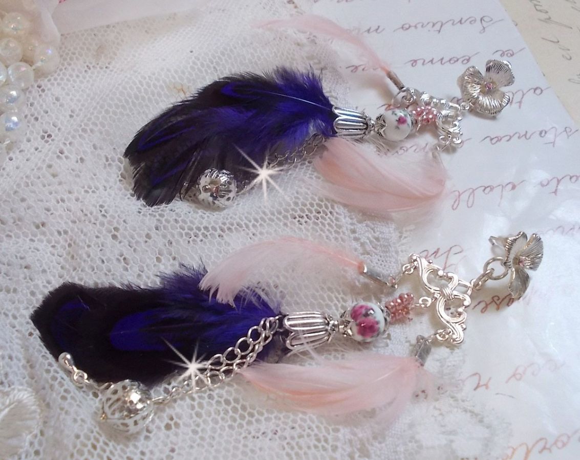 BO Tendre Purple avec des cristaux de Swarovski, des plumes et des perles en porcelaine