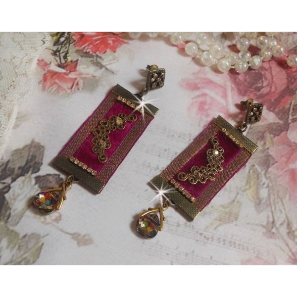 BO Vintage Arabesque kreiert mit Bordeaux-Borten, Swarovski-Kristallen und sch&ouml;nen Accessoires 