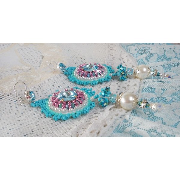 BO Beauty Alicia Blue bestickt mit Swarovski-Kristallen, runden Perlmuttperlen und Miyuki-Rocailles