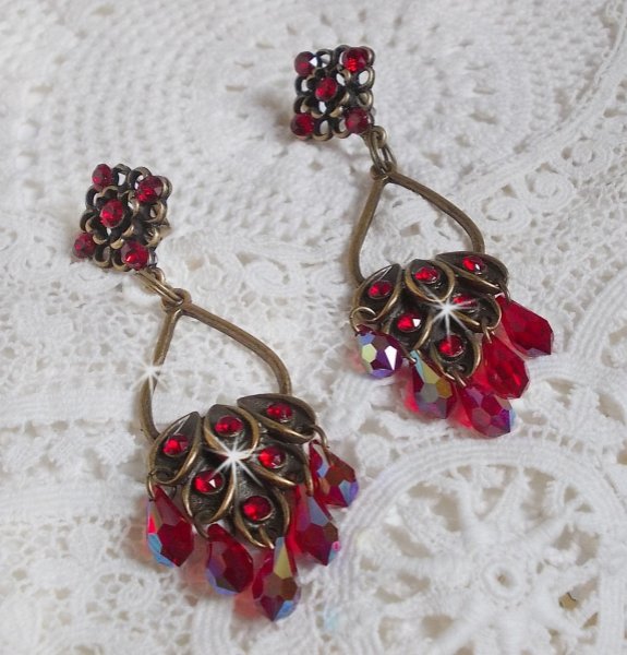 BO Irr&eacute;sistible Ruby Collection auf Kronleuchtern mit Swarovski-Kristallen montiert