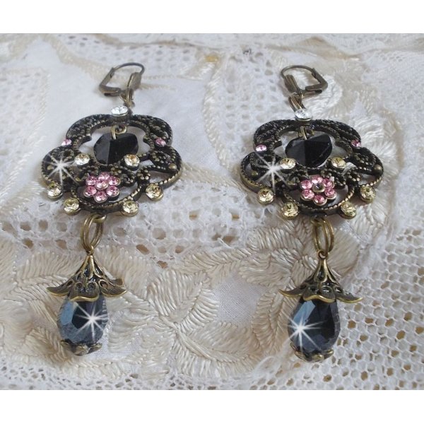 BO Irr&eacute;sistible Passion Kollektion mit Swarovski-Kristallen auf filigranen, bronzefarbenen Blumenleuchtern