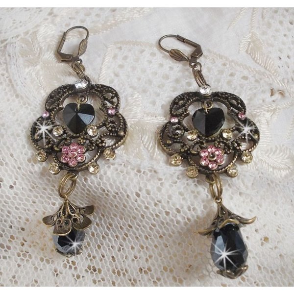 BO Irr&eacute;sistible Passion Kollektion mit Swarovski-Kristallen auf filigranen, bronzefarbenen Blumenleuchtern