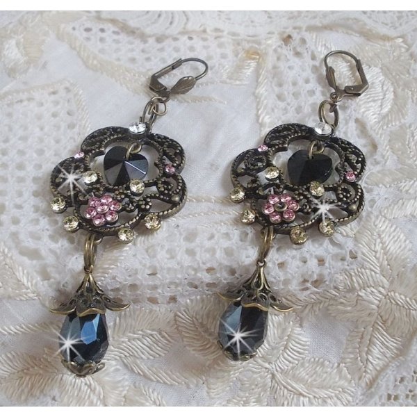 BO Irr&eacute;sistible Passion Kollektion mit Swarovski-Kristallen auf filigranen, bronzefarbenen Blumenleuchtern