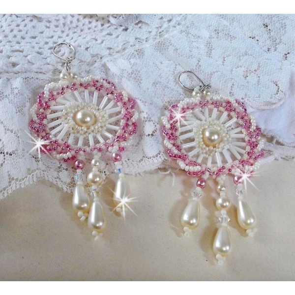 BO D&eacute;tente montiert mit runden Perlmuttperlen und Tropfen in Elfenbein, Rocailles in Antikrosa und Dormeuses in 925er Silber