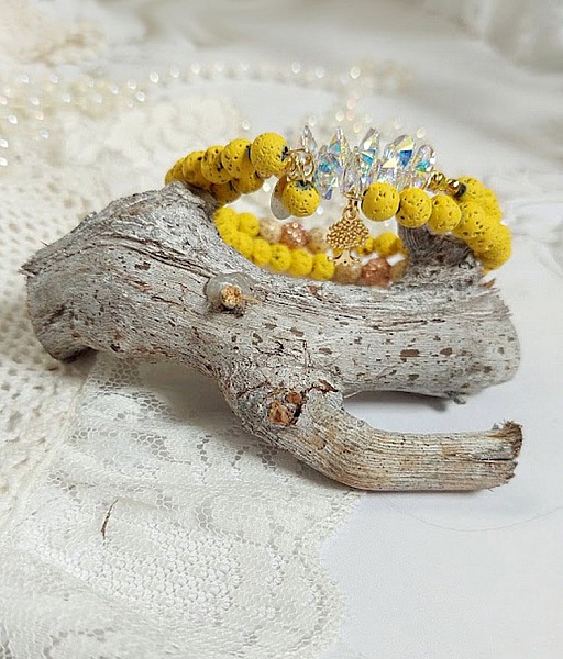 Bracelet Couronne Jaune Soleil mont&eacute; avec pierres de lave, perles cristal Swarovski, sequin Argent 925 et breloque