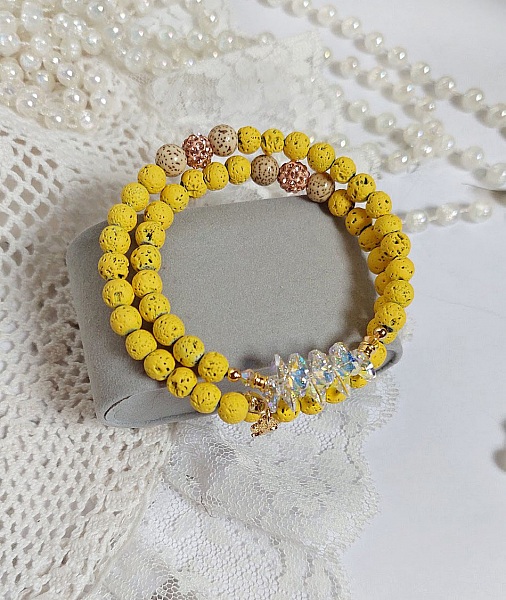 Bracelet Couronne Jaune Soleil mont&eacute; avec pierres de lave, perles cristal Swarovski, sequin Argent 925 et breloque