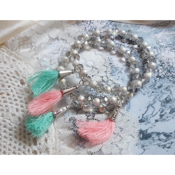 Bracelets Cristalline Eclat avec doubles bracelets aux perles Stardust Argent&eacute;es effet paillet&eacute;, perles rondes facett&eacute;es en verre et pompons couleur Rose et Menthe pour un style contemporain