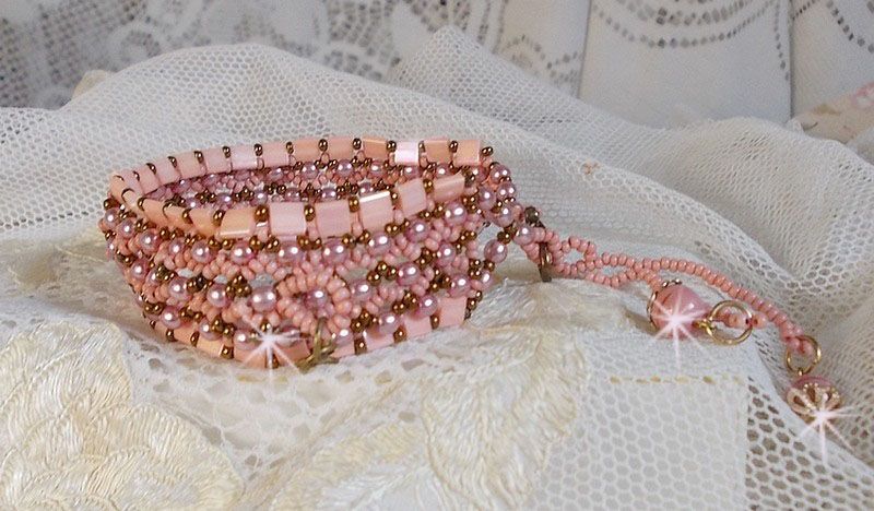 Rose Royale Armband mit Tila Rose Perlen, Facetten und Perlmuttperlen aus Swarovski-Kristall