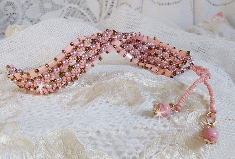 Rose Royale Armband mit Tila Rose Perlen, Facetten und Perlmuttperlen aus Swarovski-Kristall