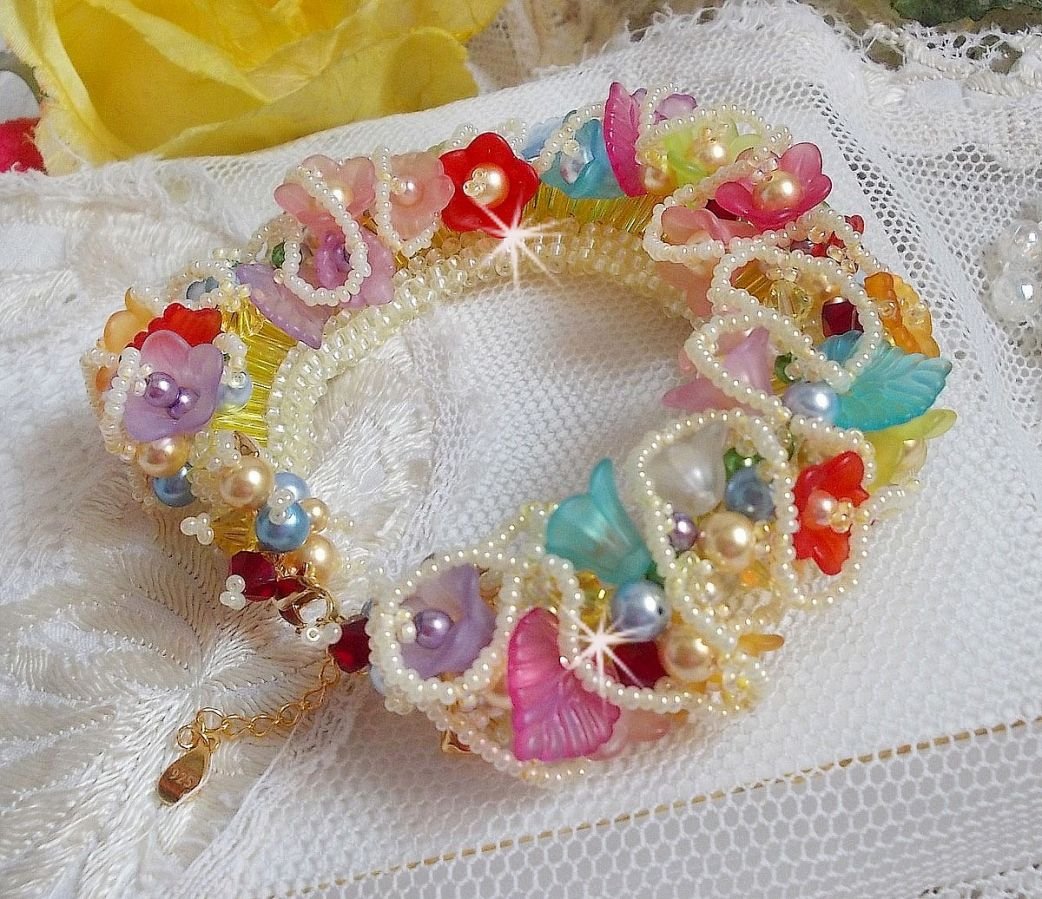 Garden Flowers Armband mit Swarovski Perlen, Frosted Blumen, 3 Mikron vergoldeter Verschluss