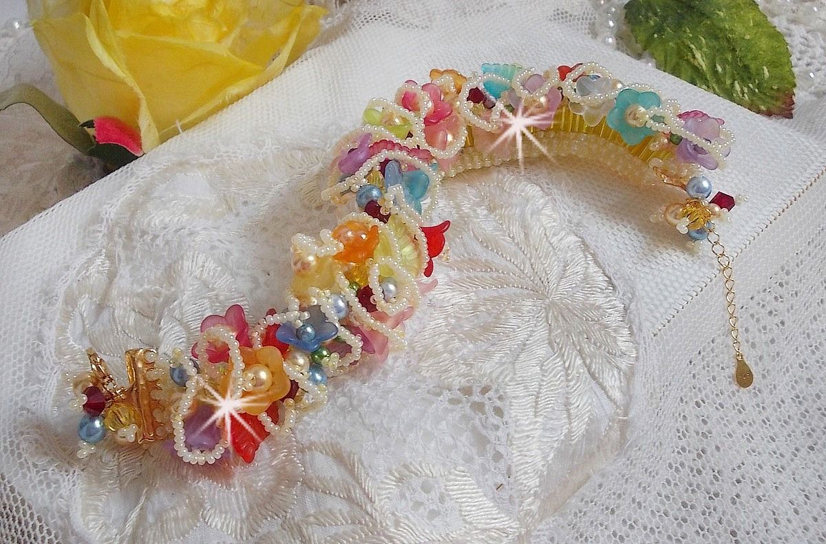 Garden Flowers Armband mit Swarovski Perlen, Frosted Blumen, 3 Mikron vergoldeter Verschluss