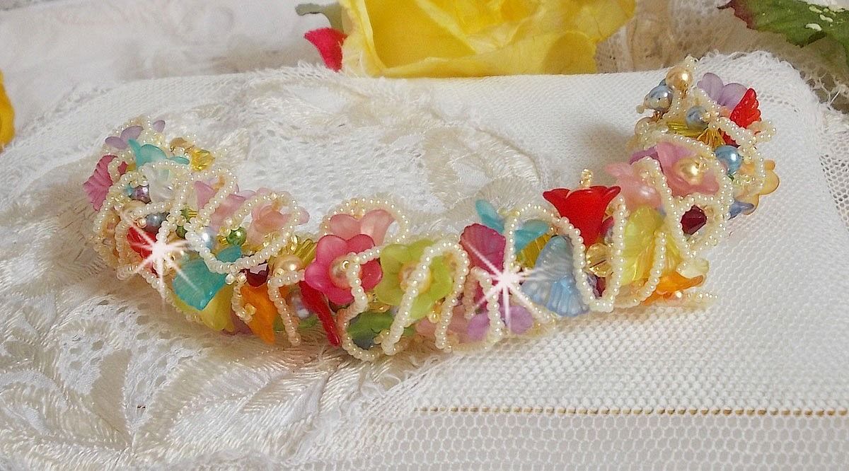 Garden Flowers Armband mit Swarovski Perlen, Frosted Blumen, 3 Mikron vergoldeter Verschluss