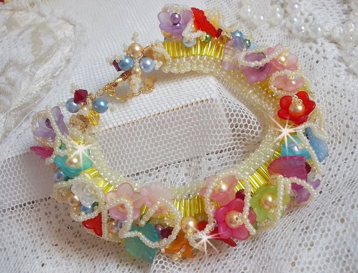 Garden Flowers Armband mit Swarovski Perlen, Frosted Blumen, 3 Mikron vergoldeter Verschluss