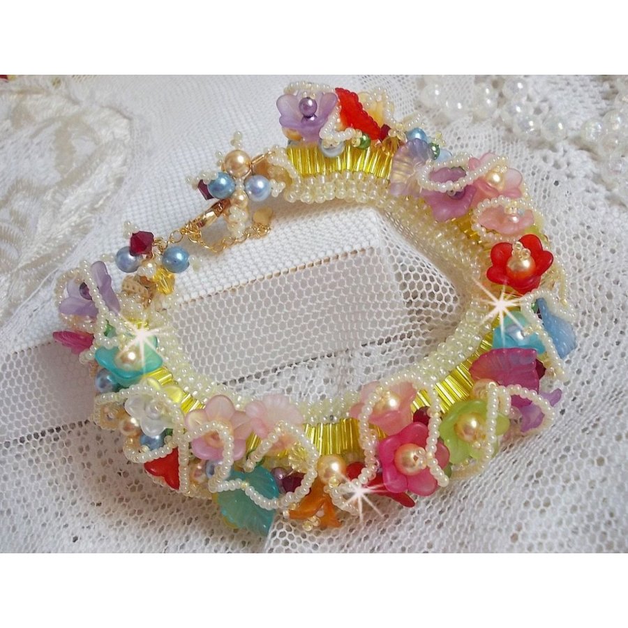 Garden Flowers Armband mit Swarovski Perlen, Frosted Blumen, 3 Mikron vergoldeter Verschluss