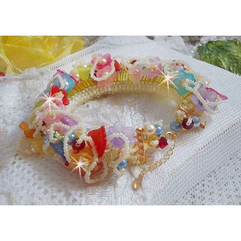 Garden Flowers Armband mit Swarovski Perlen, Frosted Blumen, 3 Mikron vergoldeter Verschluss