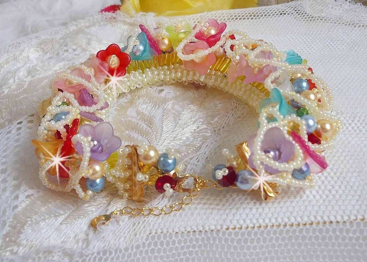 Garden Flowers Armband mit Swarovski Perlen, Frosted Blumen, 3 Mikron vergoldeter Verschluss