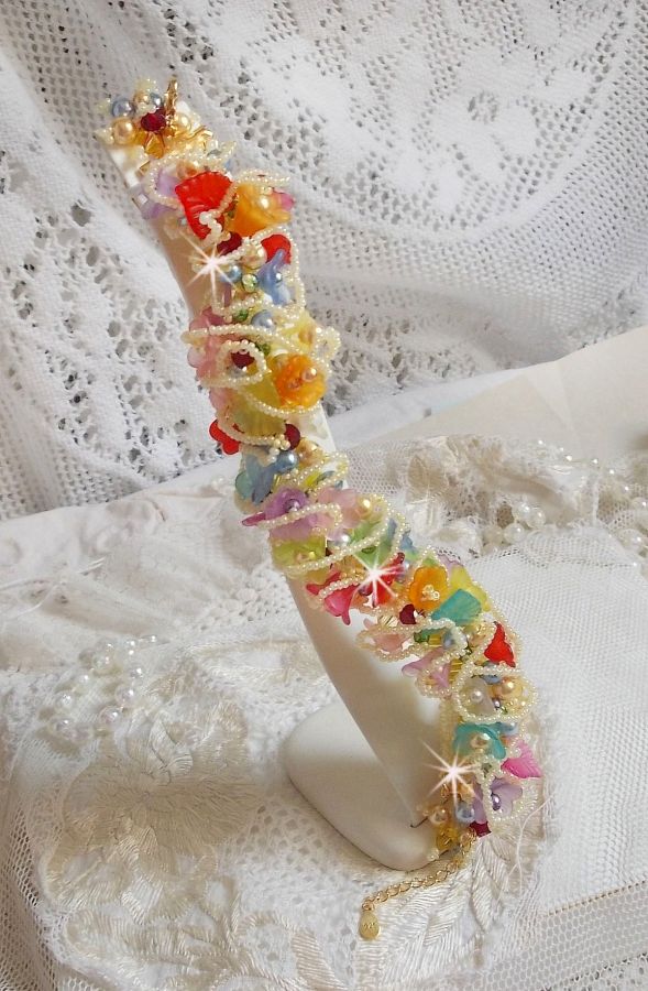 Garden Flowers Armband mit Swarovski Perlen, Frosted Blumen, 3 Mikron vergoldeter Verschluss