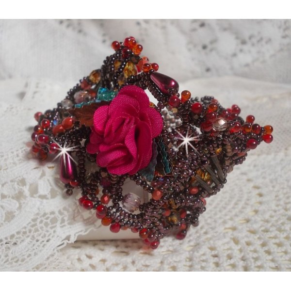 Belle H&eacute;l&egrave;ne Manschettenarmband ganz aus Rocailles, Stoffblume, Edelsteinperlen (Calcit gelb/wei&szlig;) und Rocailles