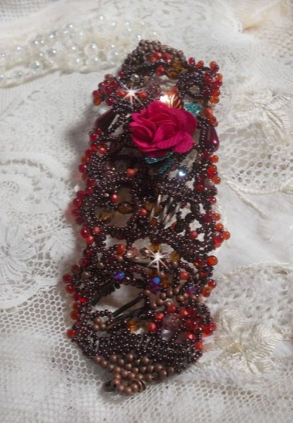 Belle H&eacute;l&egrave;ne Manschettenarmband ganz aus Rocailles, Stoffblume, Edelsteinperlen (Calcit gelb/wei&szlig;) und Rocailles