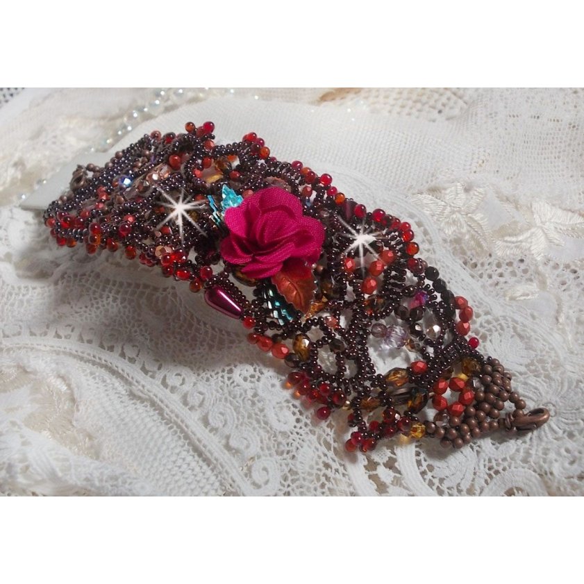 Belle Hélène Manschettenarmband ganz aus Rocailles, Stoffblume, Edelsteinperlen (Calcit gelb/weiß) und Rocailles