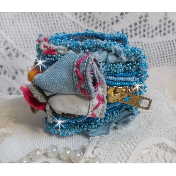 Far-West-Armband mit Manschette, bestickt mit Jeansstoff, Edelsteinperlen: Sodalith, Agathe, Keramikperlen, runden Perlmuttperlen aus b&ouml;hmischem Glas und Rocailles