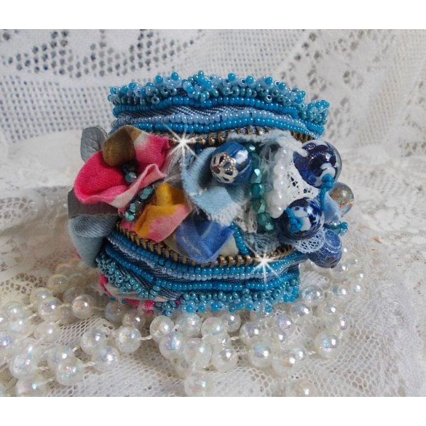 Far-West-Armband mit Manschette, bestickt mit Jeansstoff, Edelsteinperlen: Sodalith, Agathe, Keramikperlen, runden Perlmuttperlen aus b&ouml;hmischem Glas und Rocailles