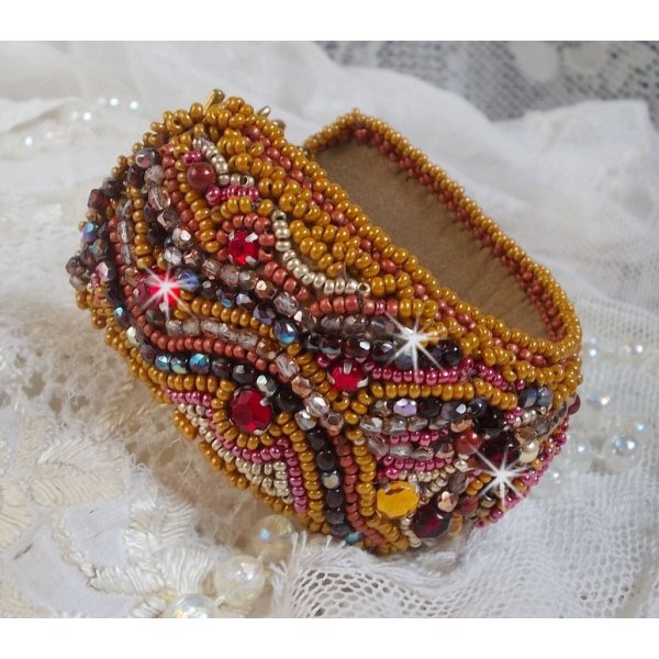 Rot Jaspis Armband Manschette bestickt mit einem Rot Jaspis Cabochon, Swarovski Kristalle und Rocailles