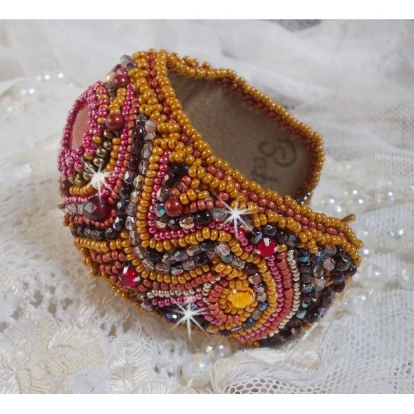 Rot Jaspis Armband Manschette bestickt mit einem Rot Jaspis Cabochon, Swarovski Kristalle und Rocailles