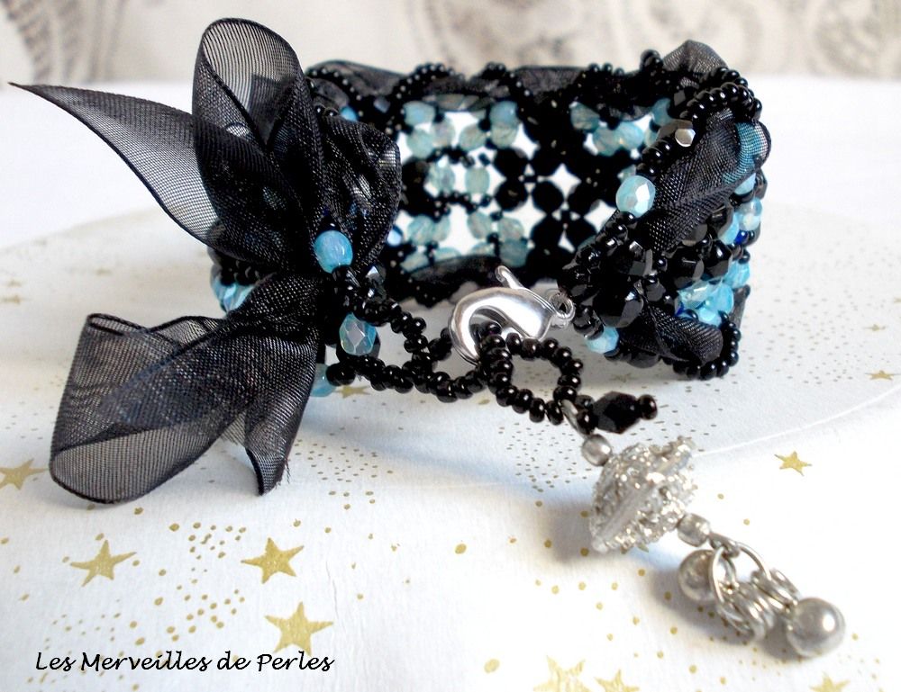 Prestige Armband mit schwarzen und blauen Facetten und Organzaband