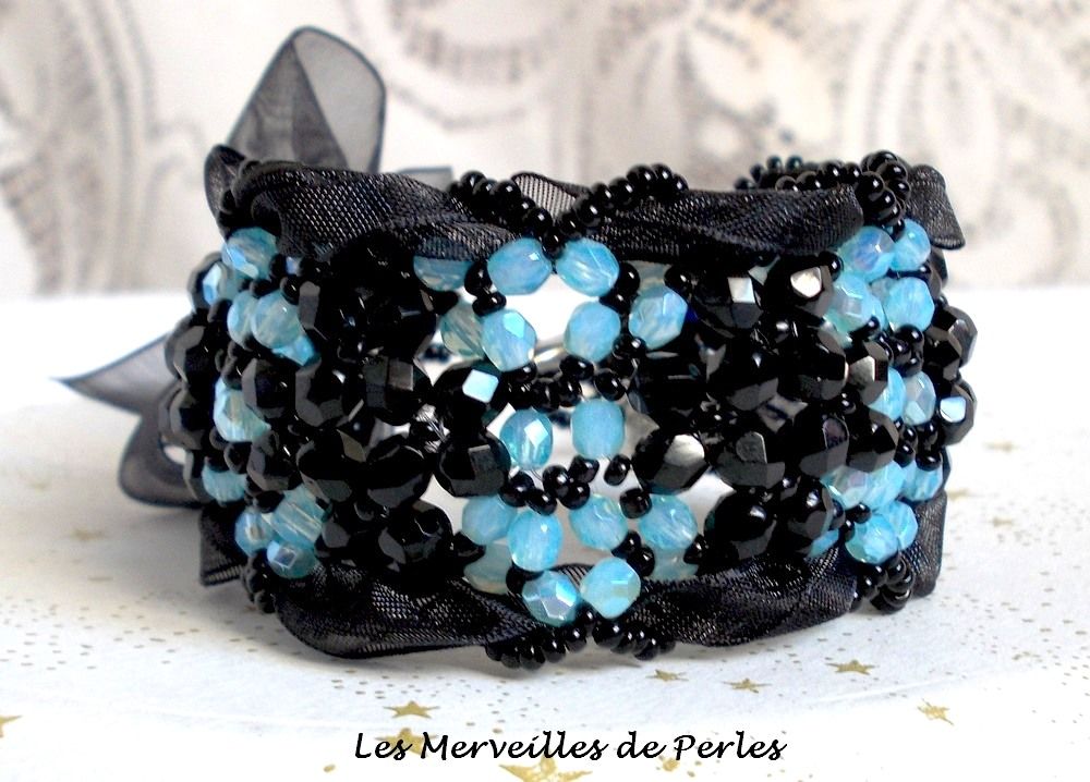 Prestige Armband mit schwarzen und blauen Facetten und Organzaband