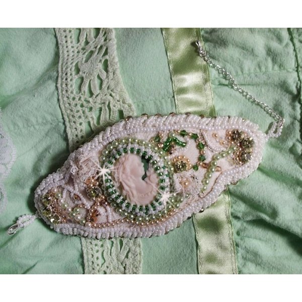 Armband Verf&uuml;hrung Charme Manschette bestickt mit Spitze, Harz Cabochon im viktorianischen Stil, Facetten und Rocailles