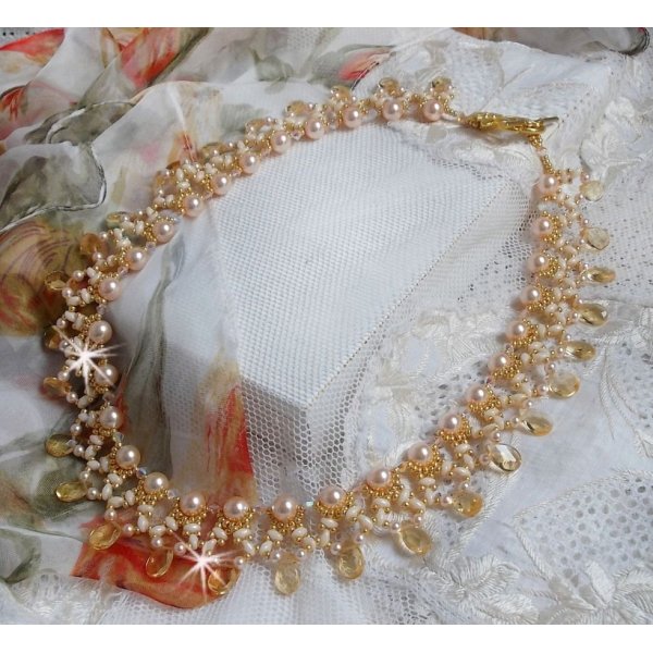 Charmeuse Champagne Halskette mit Swarovski-Kristallen und facettierten Glastropfen