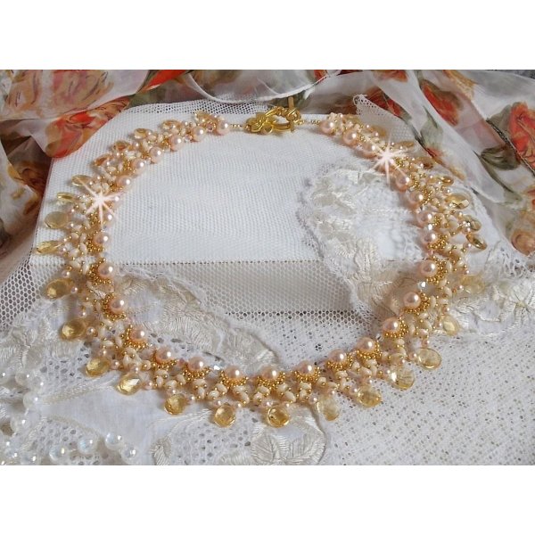 Charmeuse Champagne Halskette mit Swarovski-Kristallen und facettierten Glastropfen