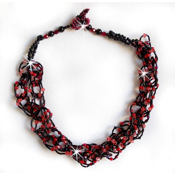 Halskette Feeling montiert mit R&ouml;hren-Rocailles, Swarovski-Kristallen und Facettenschliff