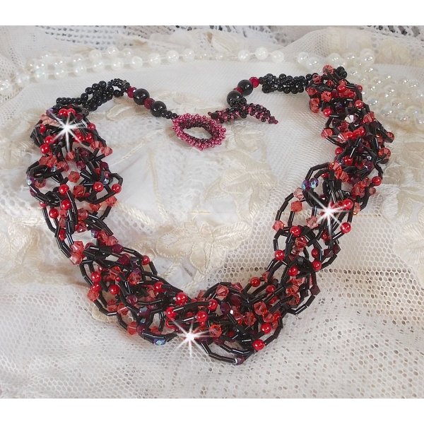 Halskette Feeling montiert mit R&ouml;hren-Rocailles, Swarovski-Kristallen und Facettenschliff