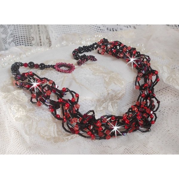 Halskette Feeling montiert mit R&ouml;hren-Rocailles, Swarovski-Kristallen und Facettenschliff