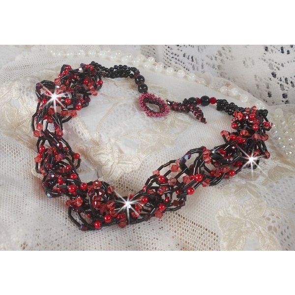 Halskette Feeling montiert mit R&ouml;hren-Rocailles, Swarovski-Kristallen und Facettenschliff