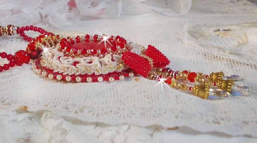 Anhänger Nous Deux Haute-Couture Barock bestickt mit Halbedelsteinperlen und Swarovski-Kristall 