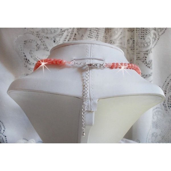 Halskette Les D&eacute;lices de l'Et&eacute; bestickt mit gelbem und rosa Seidenband, Rocailles und Swarovski-Kristallen